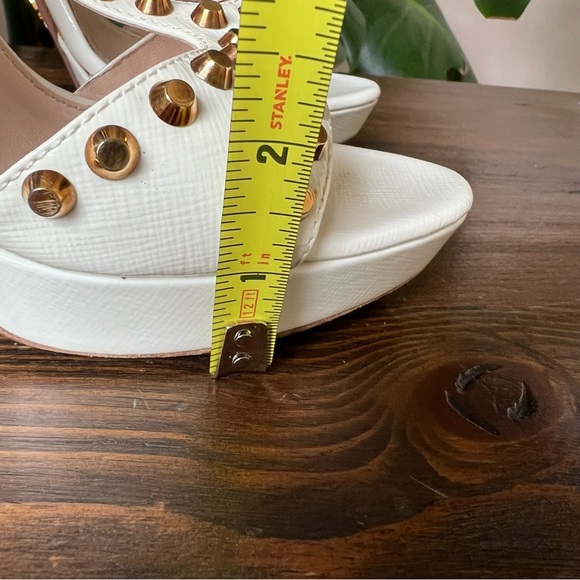 Prada Calzature Donna White Saffiano Leather Gold Studded Heels EU39.5 - Picture 13 of 16